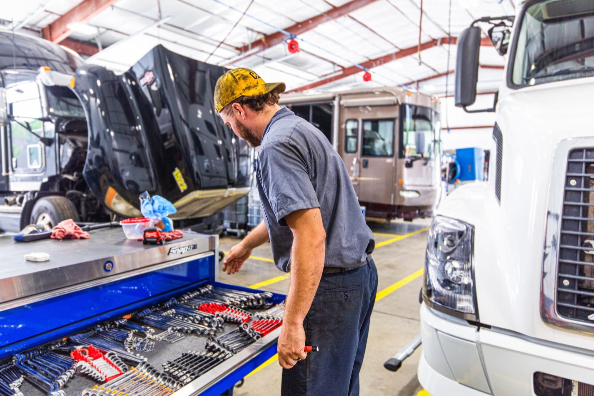 Fuel pump replacement and pressure testing service