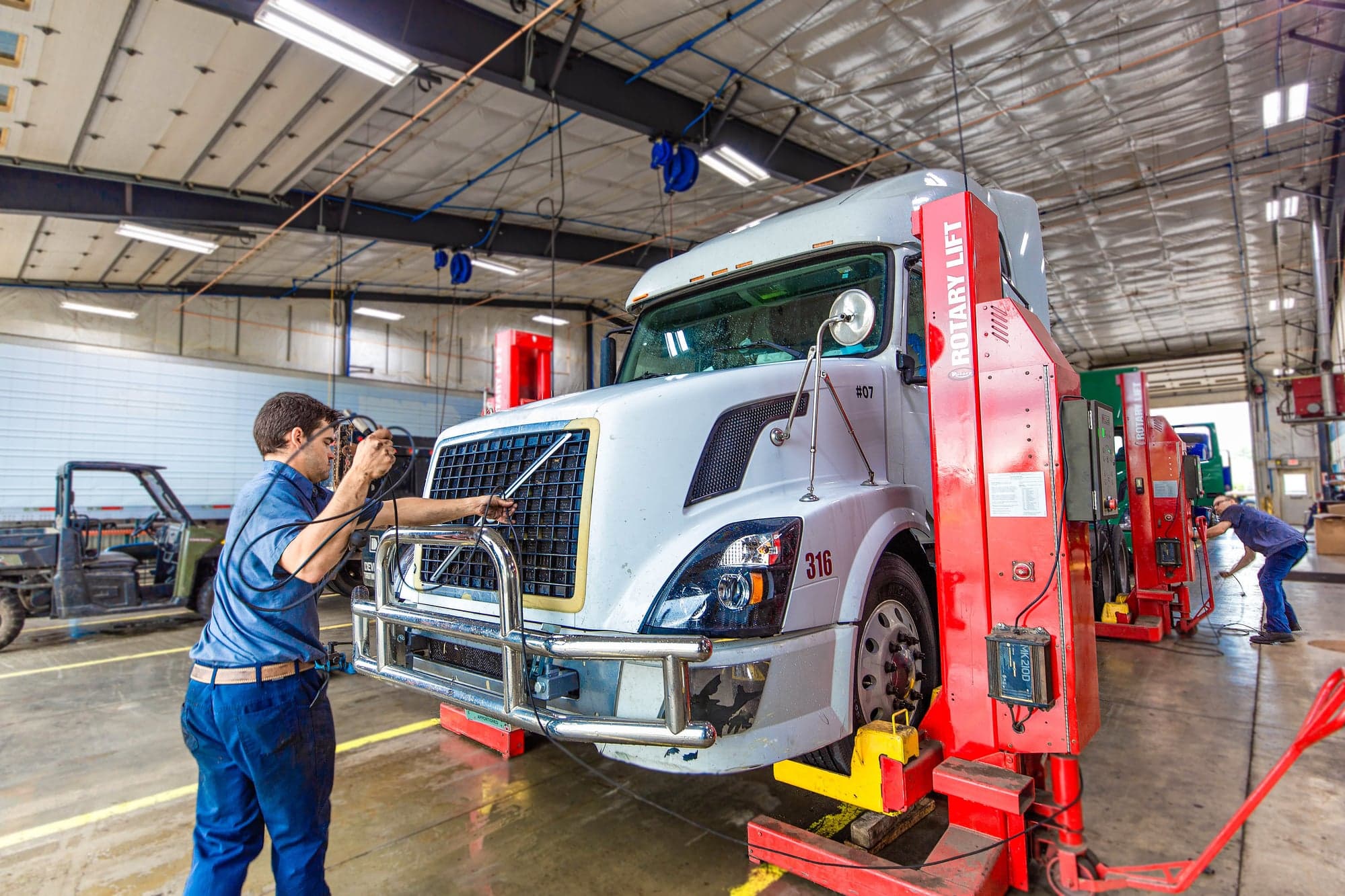 Roadside tire service and replacement