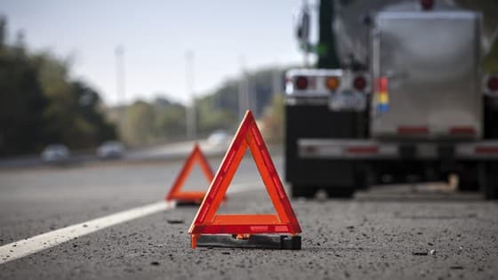Fuel delivery service to stranded commercial vehicle