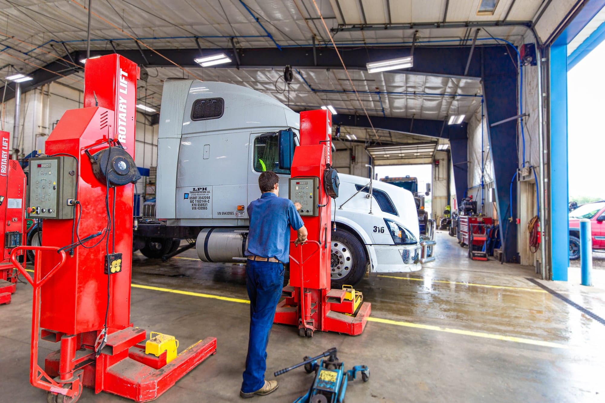 Fleet tire management and tracking