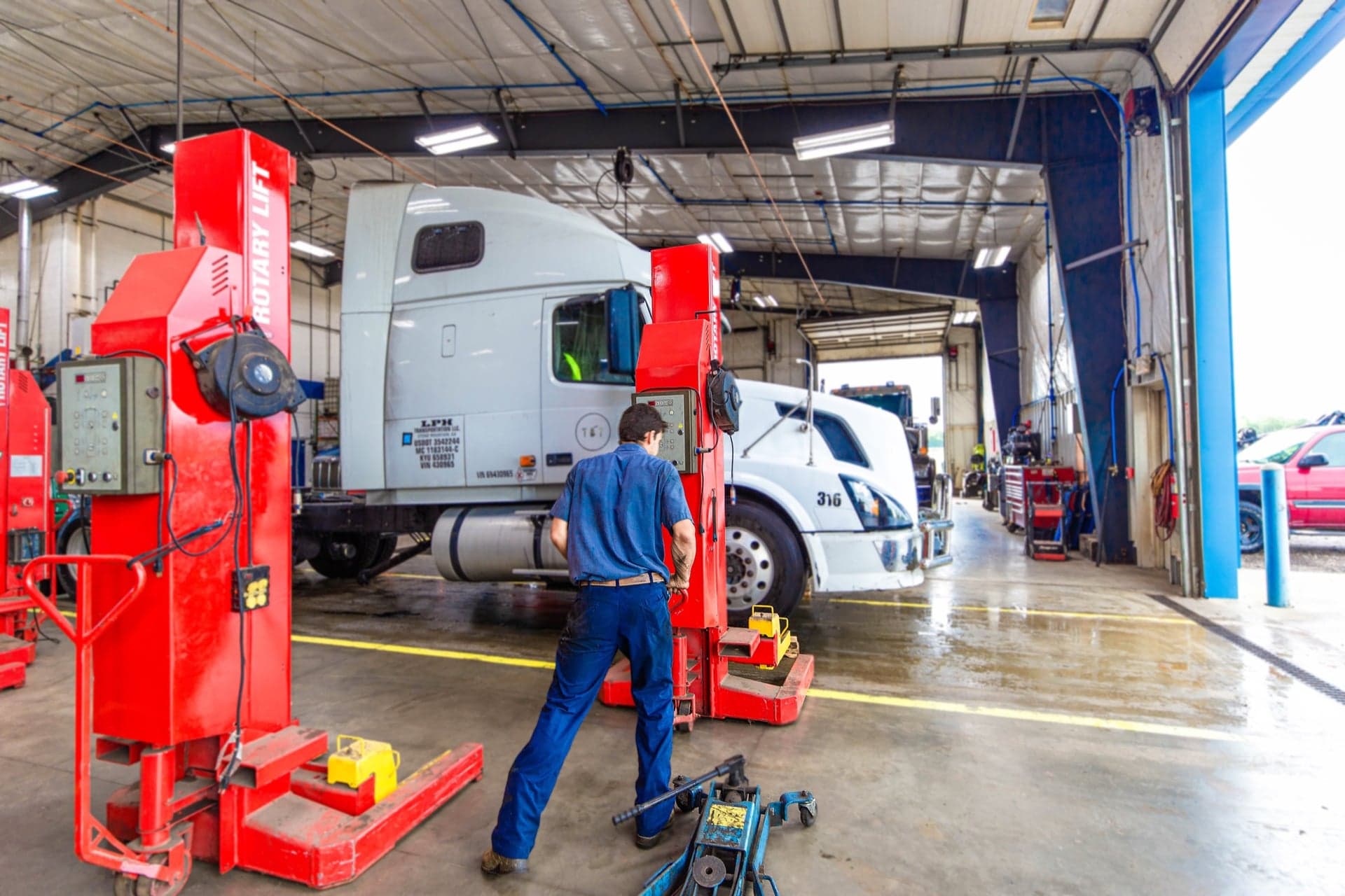Heavy-duty towing services at Wayne Truck & Trailer